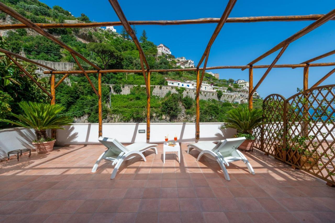 Hotel La Pergola Amalfi Buitenkant foto