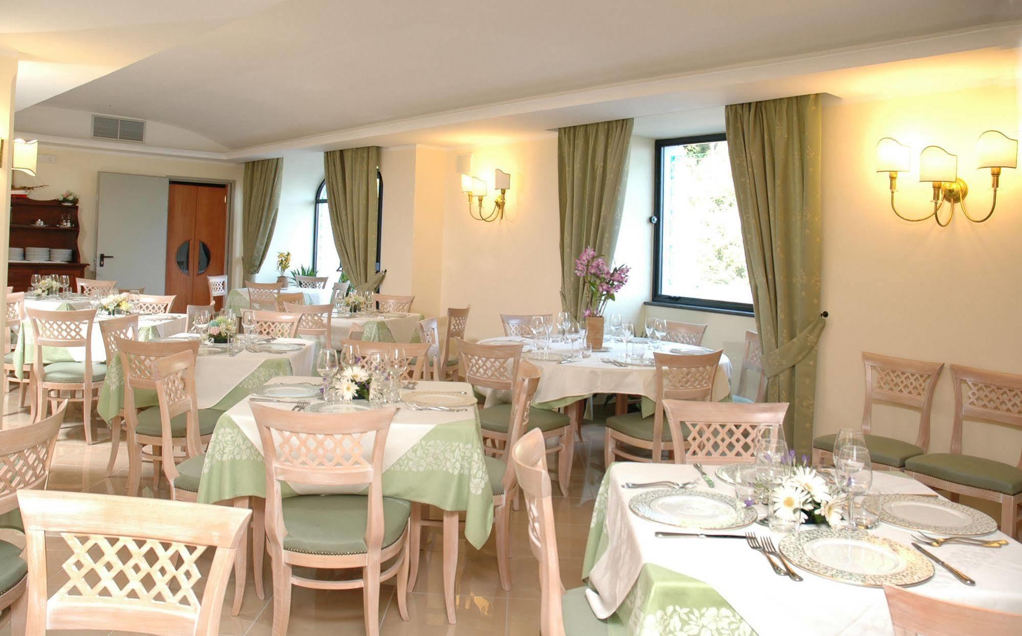 Hotel La Pergola Amalfi Buitenkant foto