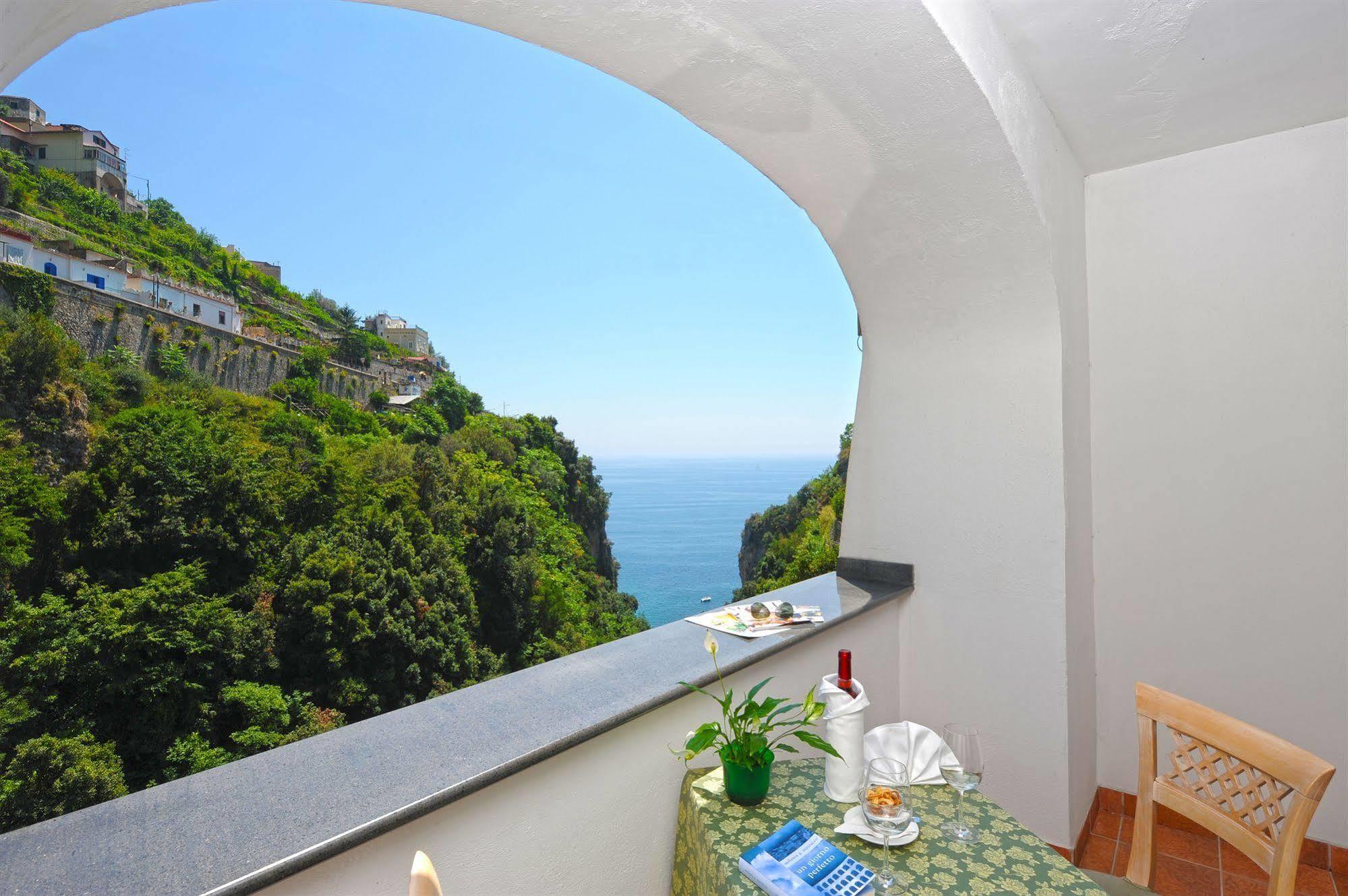 Hotel La Pergola Amalfi Buitenkant foto